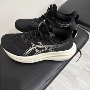 Asics Gel Nimbus Sneakers (like new)